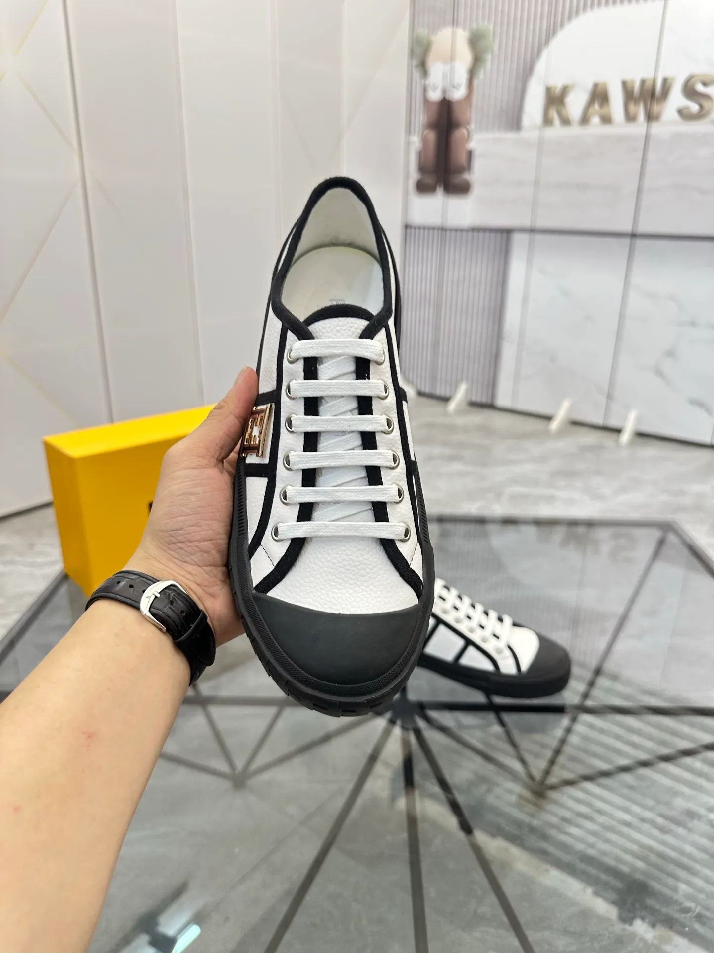 Selling men's shoes 💰: 💰P440¥ Product trademark: Fendi* "Fendi*" low-top casual shoes Regular size: 38-44 (can be customized to 45) Product materials: imported cowhide upper, sheepskin lining, original outsole. No.:6735